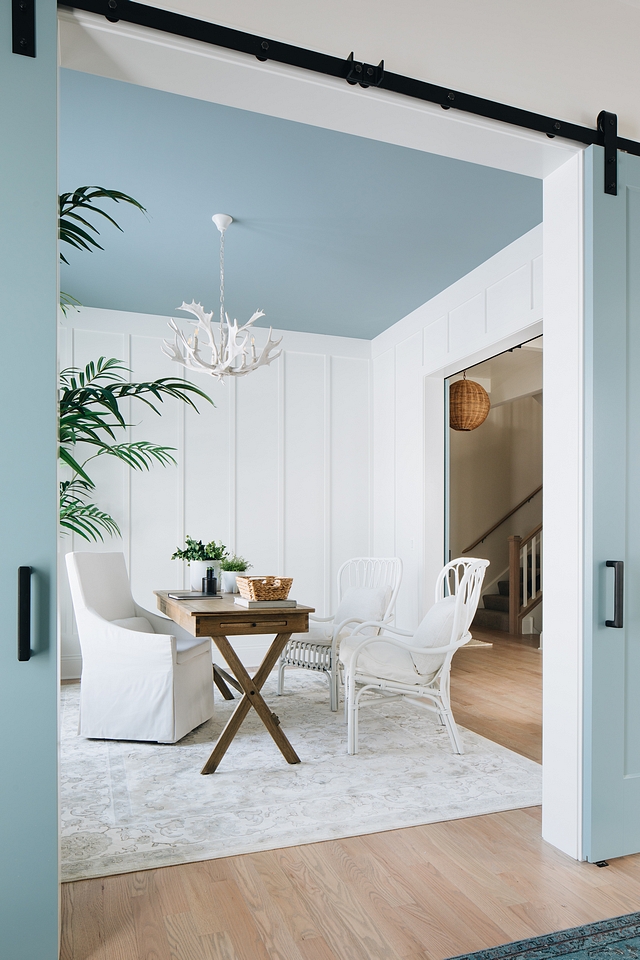 Blue ceiling paint color James River Gray by Benjamin Moore Blue Gray paint color for ceilings Blue ceiling paint color James River Gray by Benjamin Moore #Blueceiling #bluepaintcolor #JamesRiverGraybyBenjaminMoore