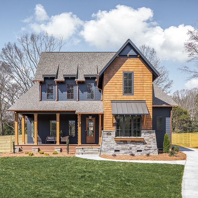 Dark Exterior Farmhouse Rustic meets modern in this newly-built modern farmhouse with dark exterior Dark Exterior Farmhouse Dark Exterior Farmhouse Dark Exterior Farmhouse #DarkExteriorFarmhouse #farmhouse #exterior #rustic #modern #modernfarmhouse