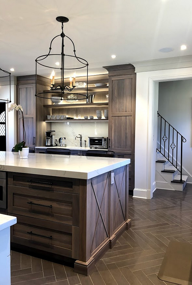 Kitchen with herringbone flooring Natural stone herringbone tile Kitchen with herringbone flooring Kitchen with herringbone flooring Kitchen with herringbone flooring #Kitchen #herringboneflooring #floortile #tile #kitchentile #homes #kitchens #tiling