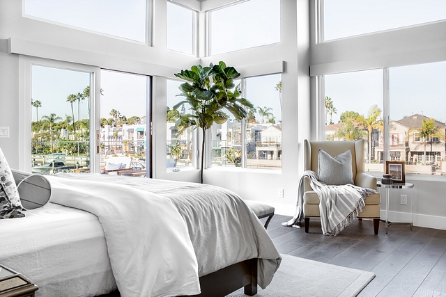 California beach house bedroom