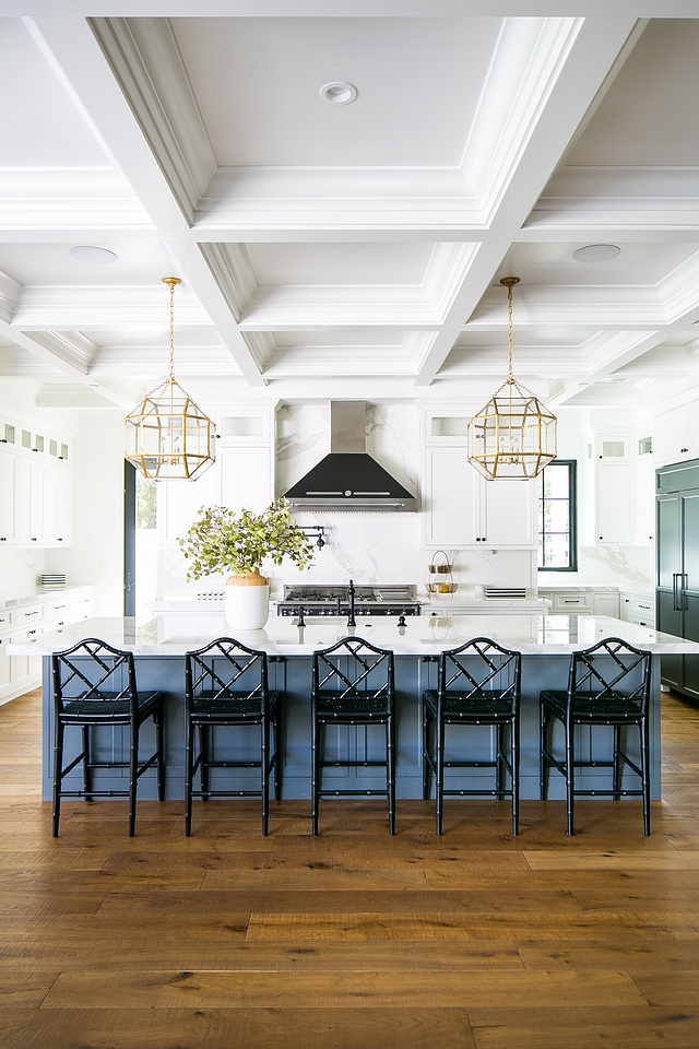 Dream Kitchen Dream kitchen with boxed coffered ceiling This is a real dream kitchen From its boxed coffered ceiling to its huge island, this kitchen is perfect in every way Dream Kitchen Dream kitchen with boxed coffered ceiling Dream Kitchen Dream kitchen with boxed coffered ceiling #DreamKitchen #Kitchen #boxedcofferedceiling #cofferedceiling #interiordesign #interiors #homedecor