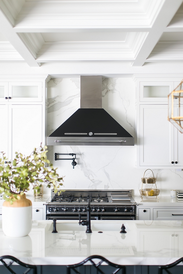 Full height slab backsplash The backsplash is Neolith, full height slab Kitchen with Full height slab backsplash Full height slab backsplash ideas Full height slab backsplash Full height slab backsplash #Fullheightslabbacksplash #Fullheightbacksplash #slabbacksplash #backsplash