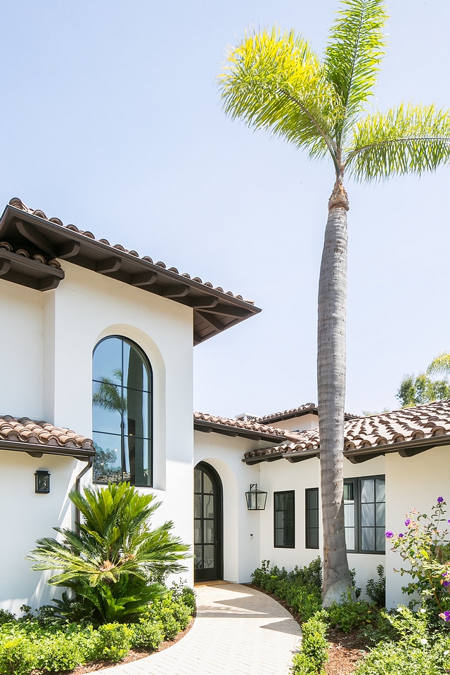 Hacienda style home Black steel windows give a modern feel to the traditional Hacienda architectural details of this home Hacienda style home with Black windows Hacienda style home Hacienda style home #Haciendastylehome #Haciendahome #Haciendahomes