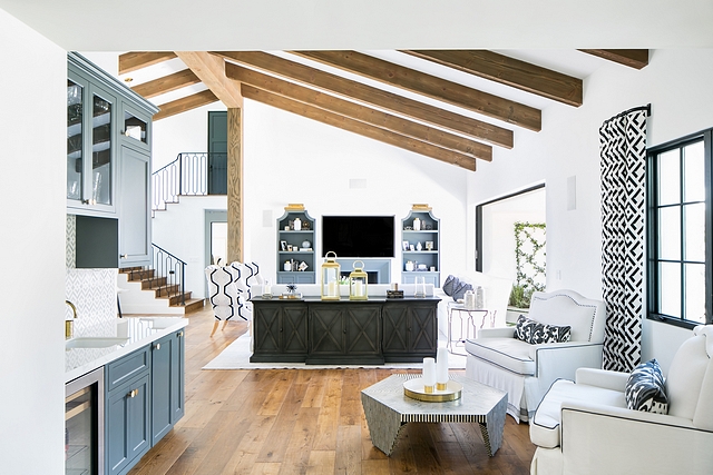 A sitting area with a wet bar is located between the kitchen and the Great Room. I actually am a huge fan of small sitting areas! They always make a house feel more inviting #sittingarea