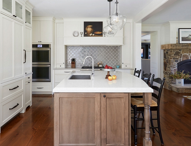 Arabesque Backsplash Tile A grey Arabesque backsplash tile brings a spash of color to this warm white kitchen Arabesque Backsplash Tile A grey Arabesque backsplash tile Arabesque Backsplash Tile A grey Arabesque backsplash tile #Arabesquetile # BacksplashTile #greytile #Arabesquebacksplashtile