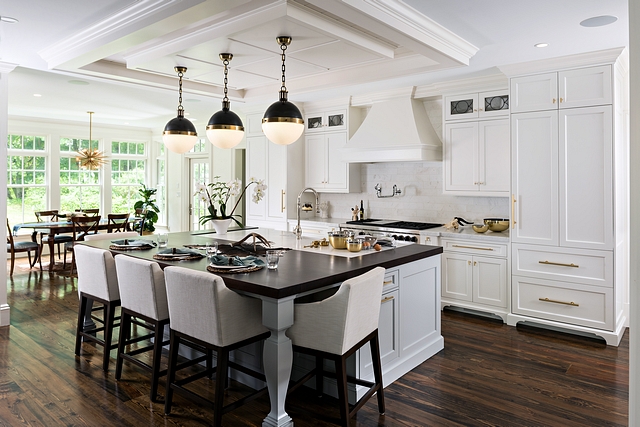 Black and White Modern Farmhouse Kitchen - Home Bunch Interior