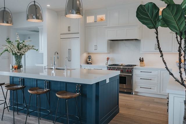 Farrow and Ball Stiffkey Blue Farrow and Ball Stiffkey Blue Kitchen island paint color Farrow and Ball Stiffkey Blue Island paint color #FarrowandBallStiffkeyBlue #blueisland #blueislandpaintcolor #kitchenisland #paintcolor