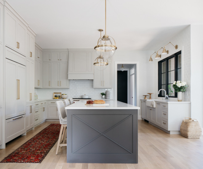 Black and White Modern Farmhouse Kitchen - Home Bunch Interior