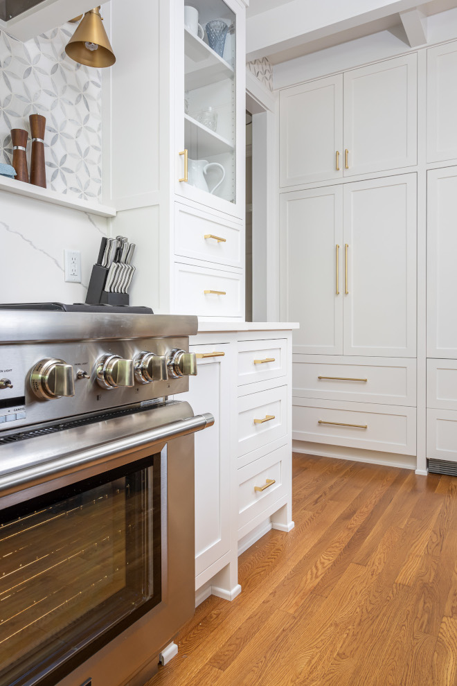 Benjamin Moore White Heron undertones Benjamin Moore White Heron kitchen cabinet paint color undertones #BenjaminMooreWhiteHeron #undertones #BenjaminMoore #kitchencabinet #paintcolor #whitepaintcolorundertones