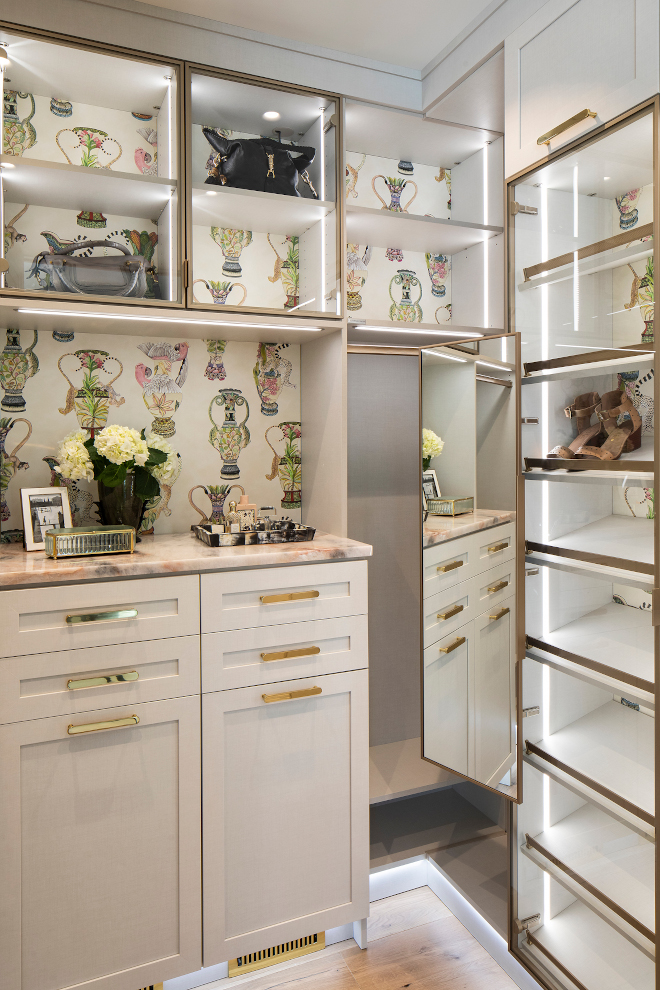 Her Closet Design A beautiful feminine dressing room with inspiration from luxury fashion brands Her Closet California Closets Her Closet Design Ideas Her Closet Design Her Closet California Closets Her Closet Design Ideas #HerClosetDesign #HerCloset #CaliforniaClosets #ClosetDesignIdeas