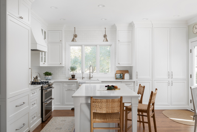 Kitchen From this point we can see that the backsplash tiles were taken all the way up to the ceiling around the windows to purposely make everything feel taller and also not to have a breakpoint #Kitchen #backsplashtile #tiletotheceiling #tilearoundwindows