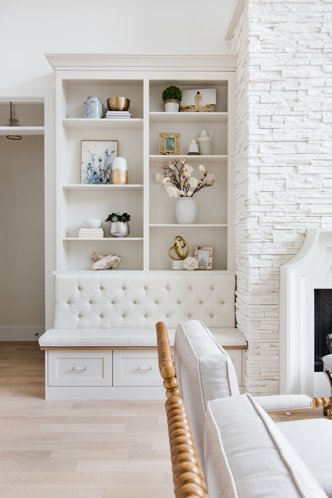 Fireplace Built-in bookcase with bench Fireplace is flanked by custom built-in bookcases and benches with tufted back #Fireplace #Builtinbookcase #bench #Fireplacebench #builtinbench #bookcases #benches #tuftedbench