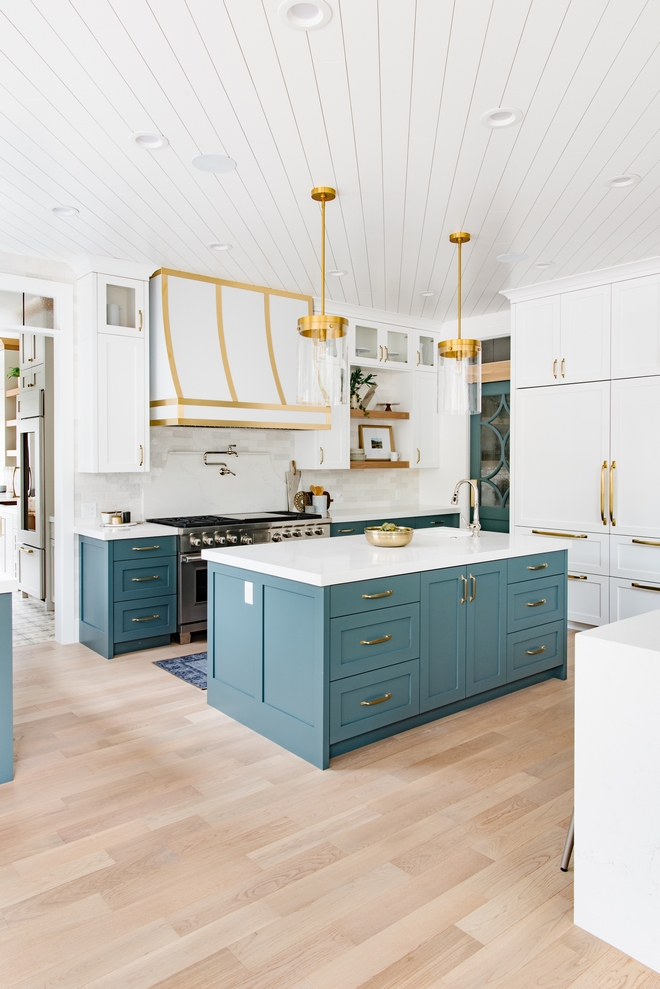 Two-Toned Kitchen Kitchen features two-toned cabinets in Benjamin Moore OC-65 Chantilly Lace and Benjamin Moore HC-160 Knoxville Gray Two-Toned Kitchen Two-Toned Kitchen Two-Toned Kitchen Two-Toned Kitchen Kitchen features two-toned cabinets in Benjamin Moore OC-65 Chantilly Lace and Benjamin Moore HC-160 Knoxville Gray Two-Toned Kitchen #TwoTonedKitchen #Kitchen #Kitchen #cabinet #BenjaminMooreOC65ChantillyLace #BenjaminMooreHC160KnoxvilleGray #BenjaminMoore