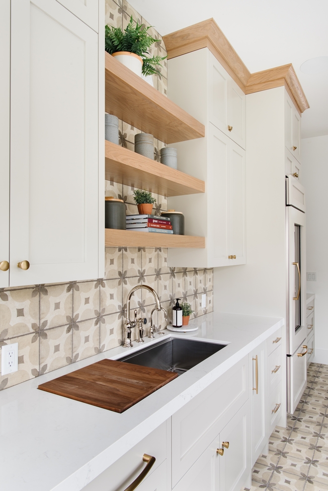 Kitchen Pental Quartz Misterio with light grey cabinets in Sherwin Williams Roycroft Mist Gray Kitchen Pental Quartz Misterio with light grey cabinets in Sherwin Williams Roycroft Mist Gray #Kitchen #PentalQuartzMisterio #lightgreycabinet #SherwinWilliamsRoycroftMistGray #SherwinWilliams