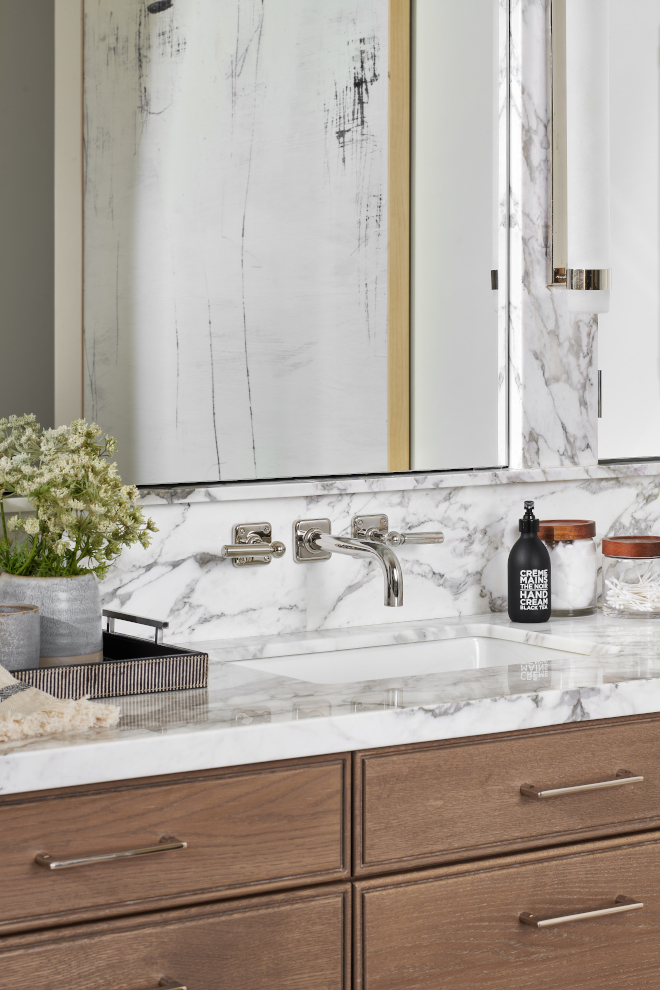 Calacatta Bettogli Marble Countertop and Mirror Surround Calacatta Bettogli Calacatta Bettogli Marble Calacatta Bettogli Marble #CalacattaBettogli #Marble #Countertop #MirrorSurround #CalacattaBettoglimarble