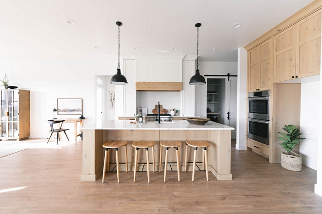 Knotty Alder along with white cabinets add warmth to this spacious kitchen Kitchen Knotty Alder Cabinet Knotty Alder along with white cabinets add warmth to this spacious kitchen Kitchen Knotty Alder Cabinet #KnottyAlder #whitecabinets #spaciouskitchen #Kitchen #KnottyAlderkitchen #KnottyAlderCabinet