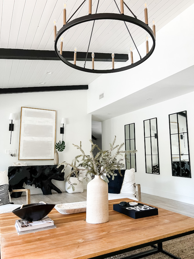 Sherwin Williams Extra White with Sherwin Williams Tricorn Black accents Sherwin Williams Extra White with Sherwin Williams Tricorn Black accents Sherwin Williams Extra White with Sherwin Williams Tricorn Black accents #SherwinWilliamsExtraWhite #SherwinWilliamsTricornBlack #blackaccents