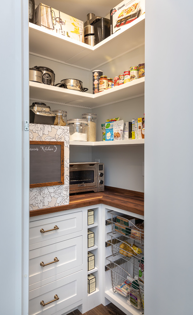 Corner Walk-In Pantry for Kitchen Storage