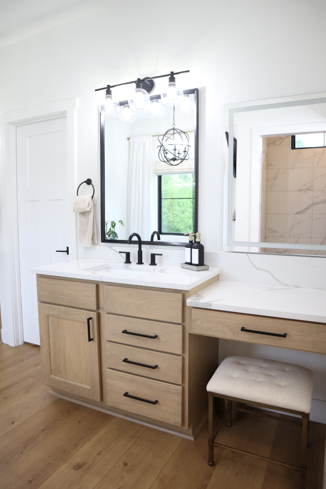 Bathroom vanity make-up vanity between sinks Bathroom vanity make-up vanity between sinks Bathroom vanity make-up vanity between sinks #Bathroom #vanity #makeupvanity