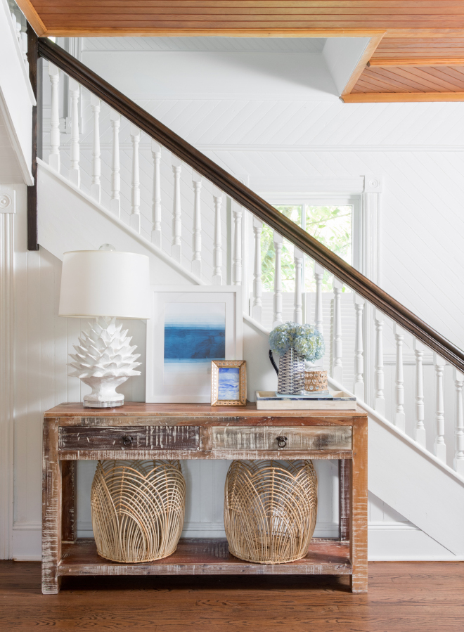 Restored Staircase Ideas The stairwell is all about that banister We refinished the floors and banister to accentuate it’s beautiful original details Restored Staircase Ideas baniester Restored Staircase Ideas #RestoredStaircaseIdeas #banister #spindles