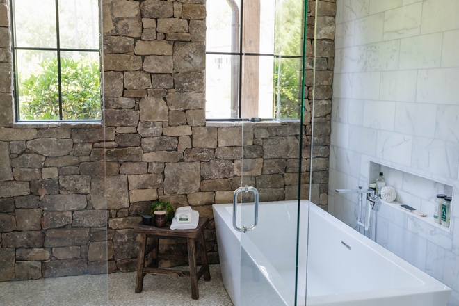 Tennessee Fieldstone Tennessee Fieldstone Bathroom stone wall Tennessee Fieldstone #TennesseeFieldstone