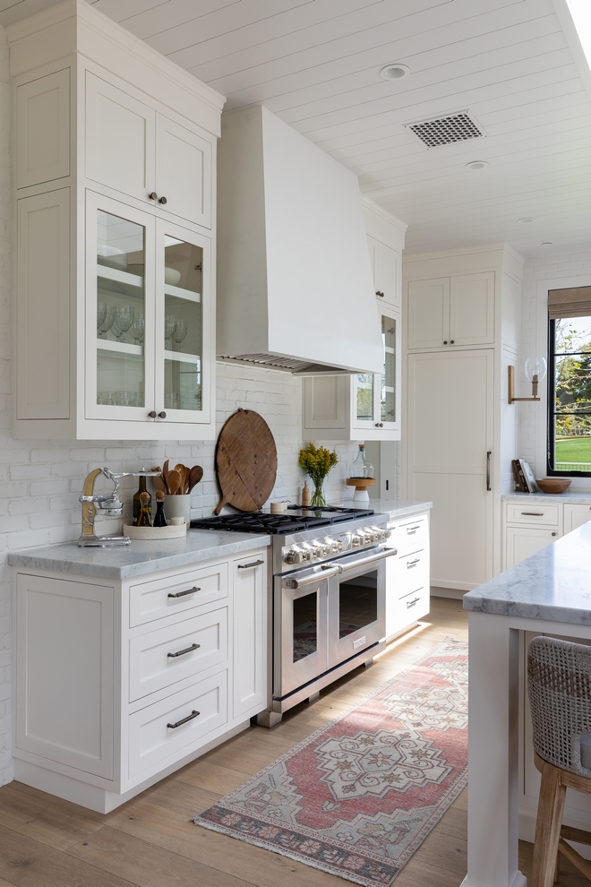 White Backsplash Brick painted in Benjamin Moore Decorators White Kitchen White Backsplash Brick painted in Benjamin Moore Decorators White Kitchen White Backsplash Brick painted in Benjamin Moore Decorators White #kitchen #WhiteBacksplash #Brick #painted #BenjaminMooreDecoratorsWhite