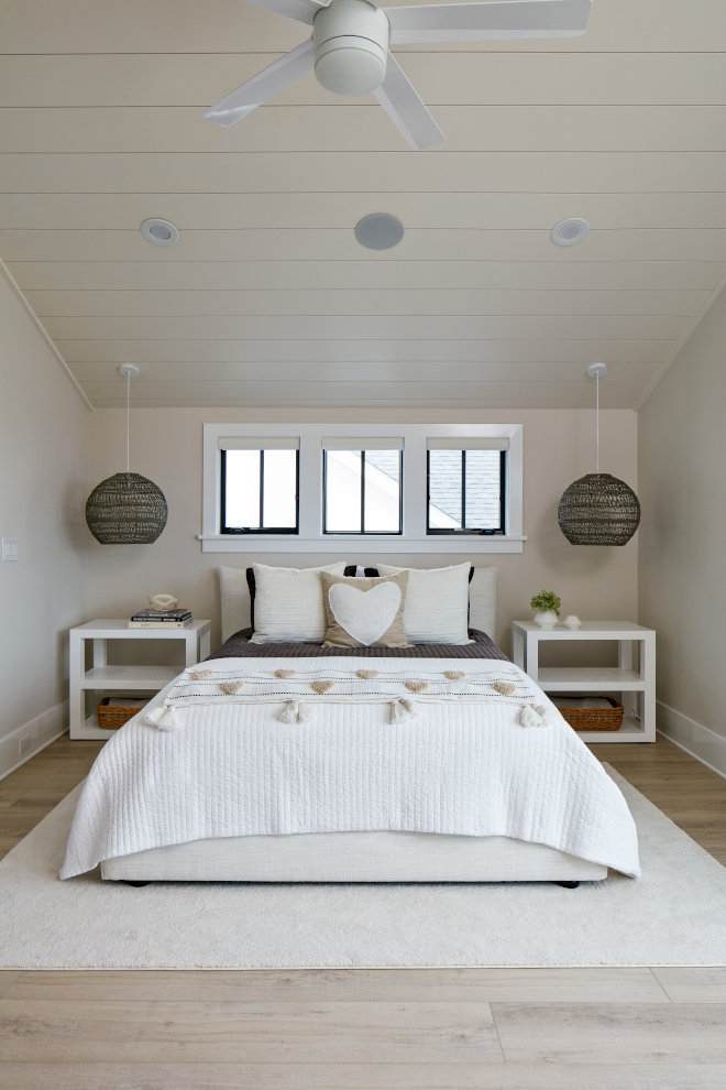 Bedroom Color Scheme A neutral color scheme creates a sense of relaxation in this beachside Primary Bedroom #neutralbedroom #Bedroom #Colorscheme #neutralcolorscheme