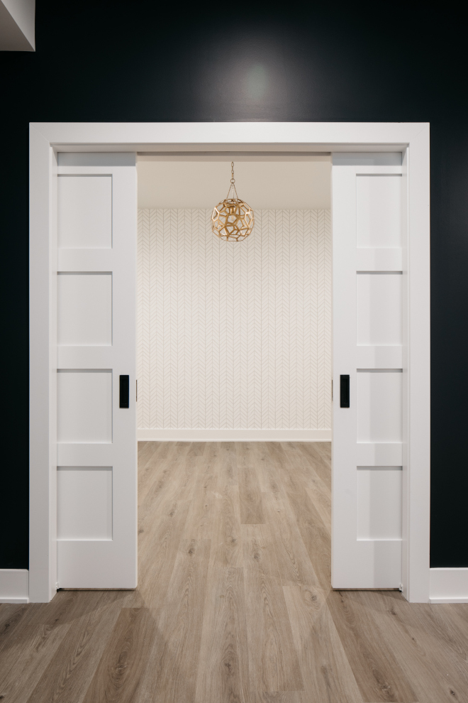 Interior door paint color Benjamin Moore Chantilly Lace Interior door paint color Benjamin Moore Chantilly Lace #Interiordoor #paintcolor #BenjaminMooreChantillyLace