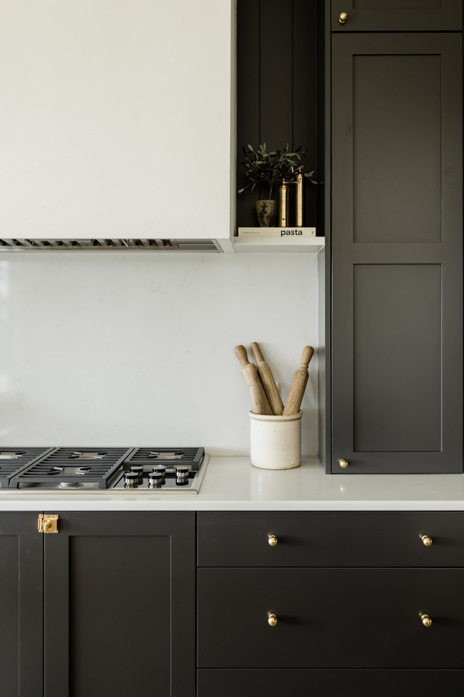 Quartz Floating Shelves Kitchen with Quartz Floating Shelves flanking hood Quartz Floating Shelves Kitchen with Quartz Floating Shelves flanking hood #Quartz #FloatingShelves