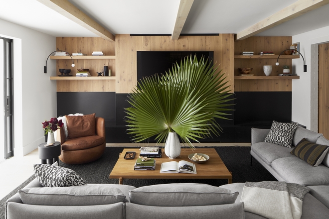 Family room opens onto a sunny courtyard and it has been thoughtfully curated by the designer #familyroom #interiordesign #interiors