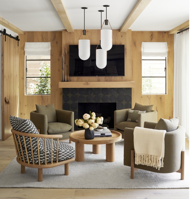 Living Room with round back chairs and round coffee table Living Room with round back chairs and round coffee table ideas Living room group of chairs #LivingRoom #roundbackchairs #roundcoffeetable