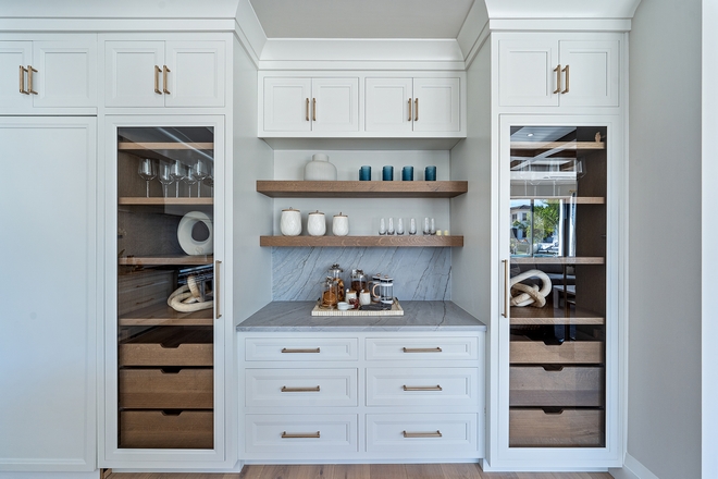 Benjamin Moore Decorators White Benjamin Moore Decorators White Kitchen Bar Cabinet Paint Color Benjamin Moore Decorators White #BenjaminMooreDecoratorsWhite #BenjaminMoore