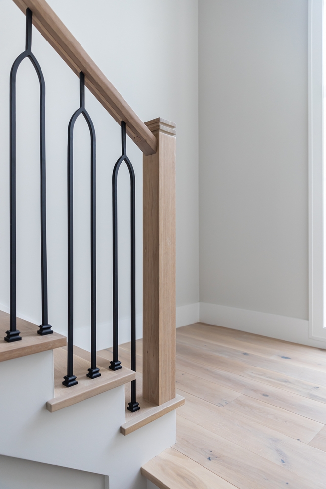 White Oak Staircase Steel balusters White Oak Treads and Handrail #WhiteOakStaircase #Steelbalusters #WhiteOakTreads #WhiteOakHandrail