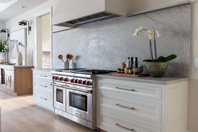 White kitchen in Benjamin Moore Decorators White and Azzurra Bay Honed Quartzite White kitchen in Benjamin Moore Decorators White and Azzurra Bay Honed Quartzite White kitchen in Benjamin Moore Decorators White and Azzurra Bay Honed Quartzite White kitchen in Benjamin Moore Decorators White and Azzurra Bay Honed Quartzite #Whitekitchen #BenjaminMooreDecoratorsWhite #AzzurraBay #Quartzite