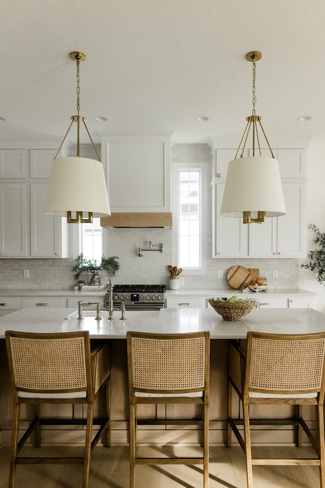 sherwin Williams Alabaster Kitchen with White Oak Island sherwin Williams Alabaster Kitchen with White Oak Island Ideas sherwin Williams Alabaster Kitchen with White Oak Island design #sherwinWilliamsAlabaster #Kitchen #WhiteOak #Island