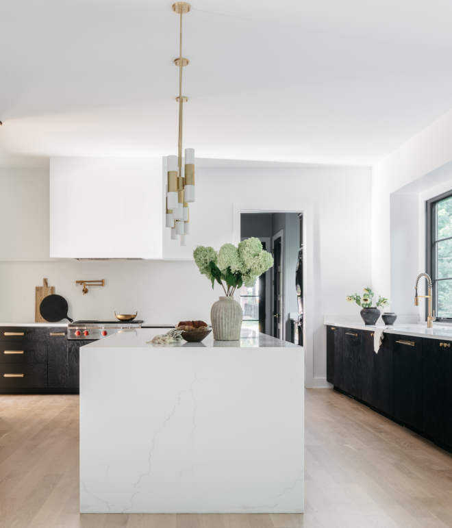 Black and white kitchen Black oak kitchen with white island Black and white kitchen Black oak kitchen with white island Black and white kitchen Black oak kitchen with white island Black and white kitchen Black oak kitchen with white island #Blackandwhitekitchen #Blackoak #Blackoakkitchen #whiteisland