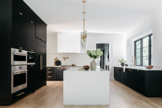 Black and white kitchen with black oak cabinets Black and white kitchen with black oak cabinets Black and white kitchen with black oak cabinets #Blackandwhitekitchen #blackoak #cabinets