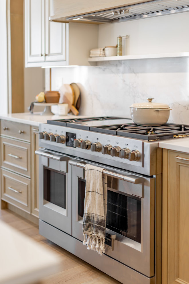 Kitchen range slab backsplash with quartz shelf We ran the quartz backsplash up to form a shallow shelf which houses some décor and essential items #Kitchen #range #slabbacksplash #quartz #shelf