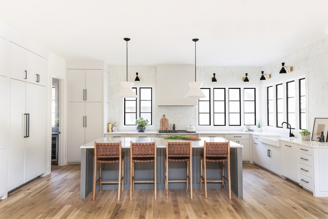 Kitchen Beautiful Kitchens What a beautiful kitchen I love the combination of warm white cabinets with the many black windows and a seamless drywalled hood #Kitchen #BeautifulKitchen #drywallhood 