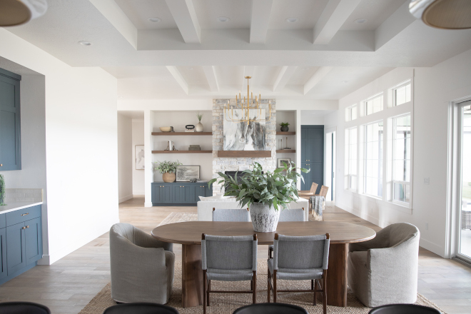 This dining room is perfect for entertaining I love the comfortable chairs and the stunning paint-grade box beams ceiling #diningroom #entertaining #comfortablediningchair #paintgradeceiling #boxbeams #ceiling