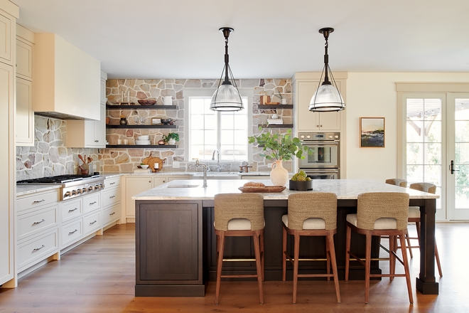 Country Kitchen Country Kitchen with warm white cabinets Country Kitchen with warm white cabinets and stone backsplash Country Kitchen with warm white cabinets and stone backsplash #CountryKitchen warmwhitecabinet #stonebacksplash