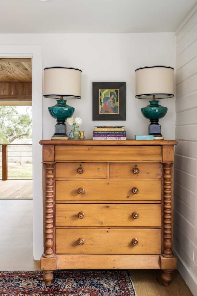 Foyer with vintage chest of drawers walls in Benjamin Moore Swiss Coffee Foyer with vintage chest of drawers walls in Benjamin Moore Swiss Coffee #Foyer #vintage #chestofdrawers #BenjaminMooreSwissCoffee