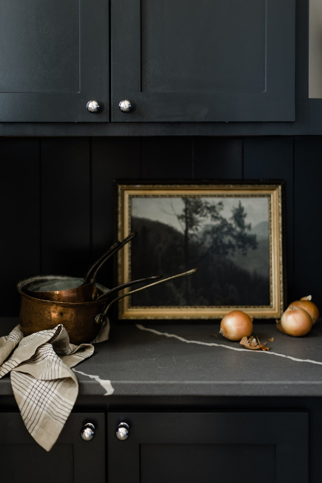 Vintage copper sauce pans add charm and patina to this walk-in pantry #Vintagecopper #saucepans #patina #walkinpantry #pantry