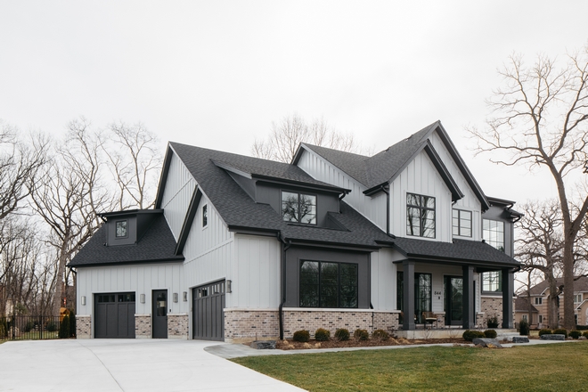 This home offers so much curb-appeal I love the combination of light and dark siding and the brick detail This home offers so much curb-appeal I love the combination of light and dark siding and the brick detail #home #curbappeal #lightanddarksiding #siding #brick
