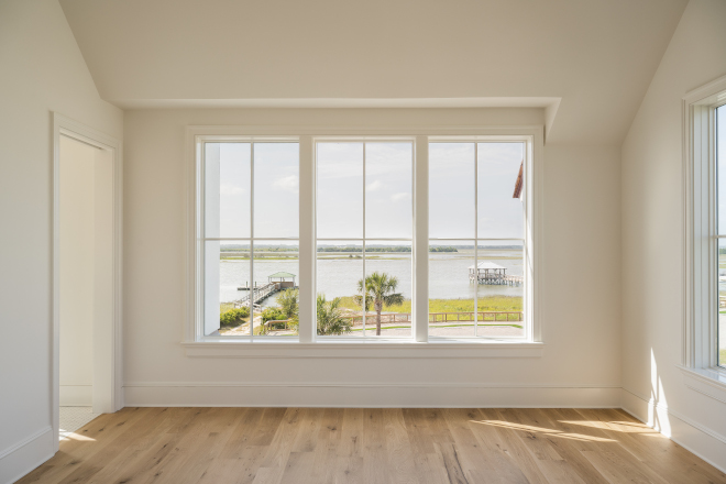 Benjamin Moore White Dove is the perfect white paint color for coastal homes #BenjaminMooreWhiteDove #perfectwhitepaintcolor #whitepaintcolor #coastalhomes