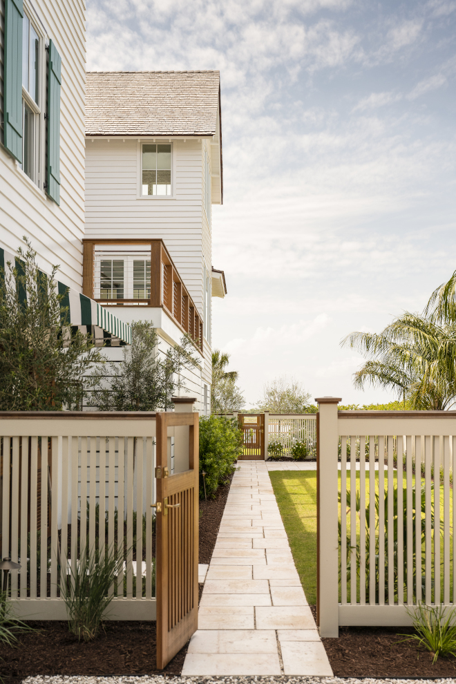 South Carolina home was inspired by the natural stained woods and clean lines of the Bahamian islands South Carolina home was inspired by the natural stained woods and clean lines of the Bahamian islands #SouthCarolinahome #SouthCarolina #home #inspiration #stainedwood #Bahamianislands #architecture