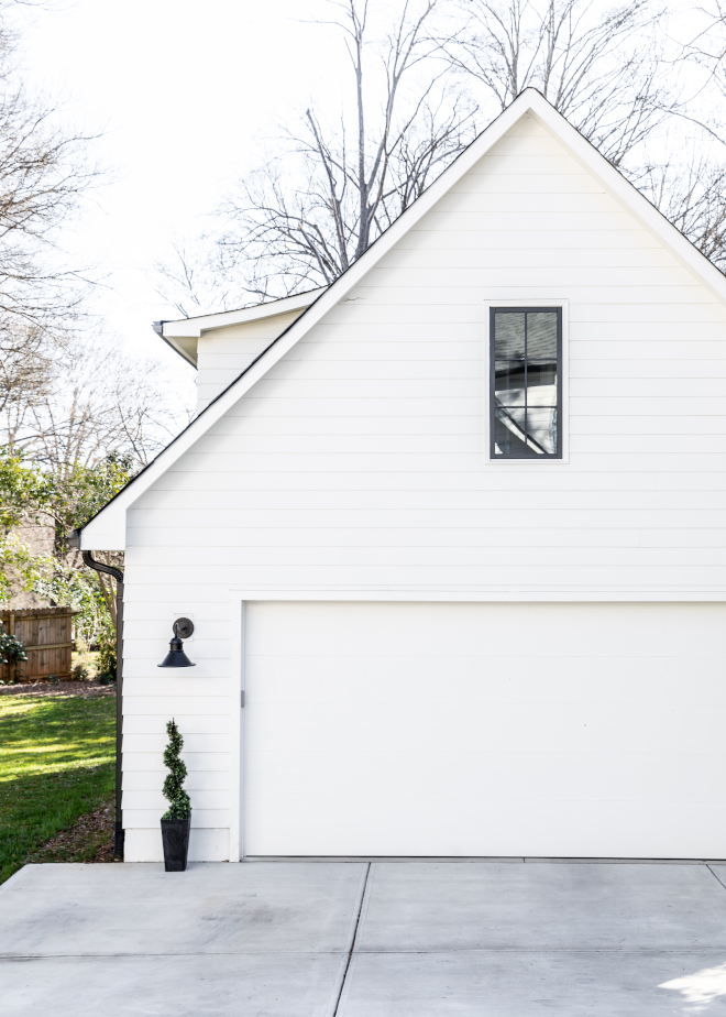White siding with white garage door paint color Sherwin Williams Alabaster White siding with white garage door paint color Sherwin Williams Alabaster #Whitesiding #whitegaragedoor #garagedoor #paintcolor #SherwinWilliamsAlabaster