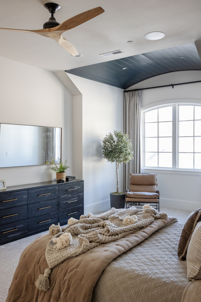 Benjamin Moore Knoxville Gray accent ceiling paint color Benjamin Moore Knoxville Gray accent ceiling paint color #BenjaminMooreKnoxvilleGray #accent #paintcolor #ceilingpaintcolor #paintcolor