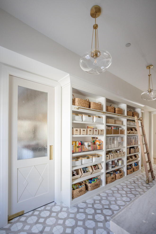 Benjamin Moore Natural Cream Pantry Door with seeded glass and painted in Benjamin Moore Natural Cream Benjamin Moore Natural Cream Pantry Door with seeded glass and painted in Benjamin Moore Natural Cream #BenjaminMooreNaturalCream #PantryDoor #Seededglass #BenjaminMoore