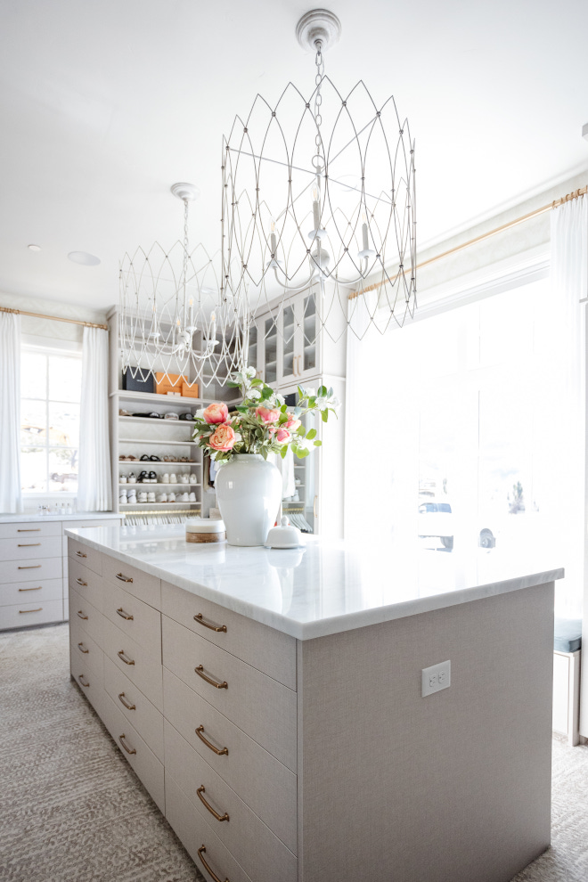 Closet island with chandeliers Closet island with chandeliers Closet island with chandeliers Closet island with chandeliers Closet island with chandeliers #Closetisland #chandeliers